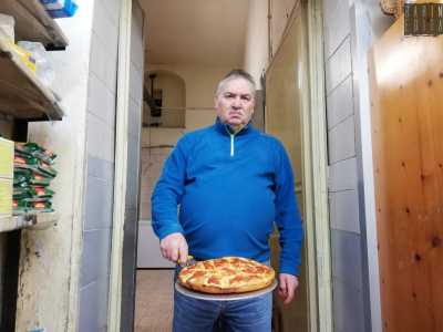 La differenza nel nostro caso la fanno la maggiore lievitazione e idratazione�, ci spiega il 71enne Nicola Violante, proprietario di �Santa Teresa�...